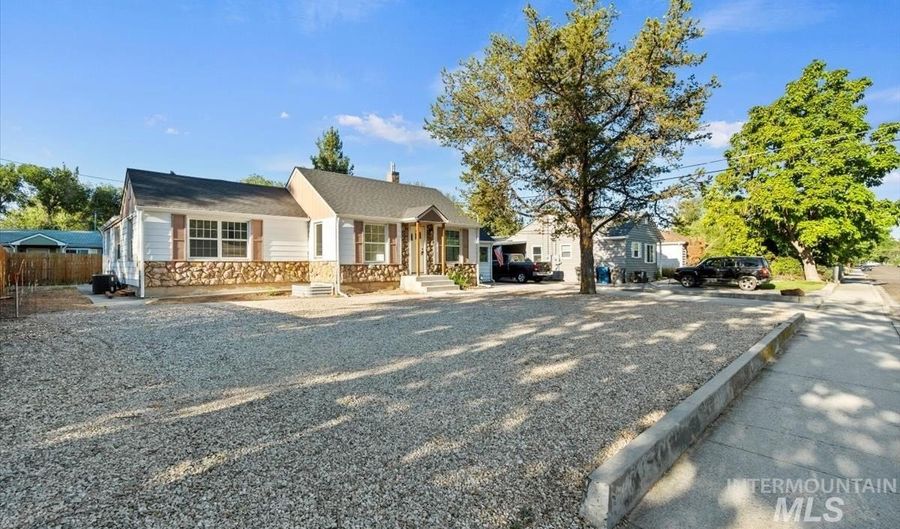 3913 Nez Perce, Boise, ID 83705 - 5 Beds, 3 Bath