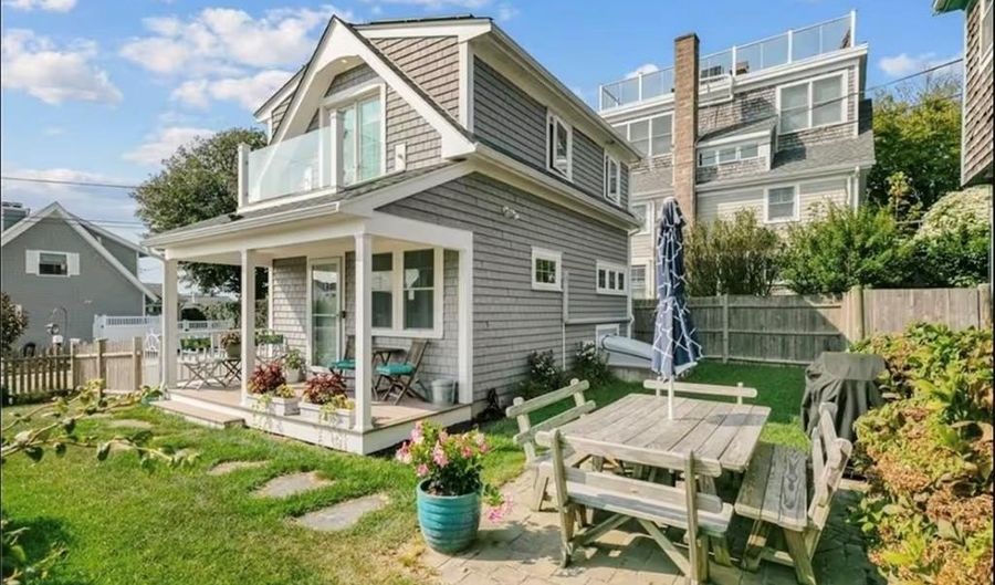 21 Warren Ave 21, Middletown, RI 02842 - 1 Beds, 2 Bath