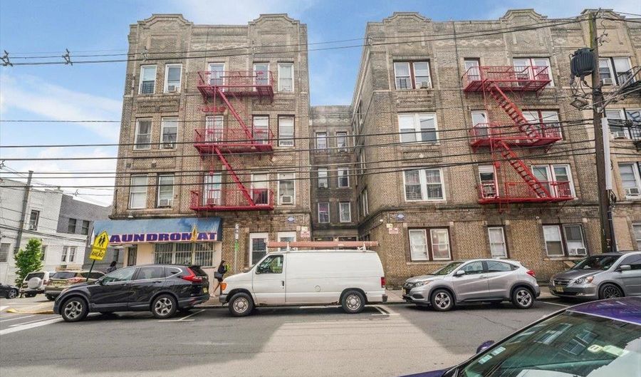 5612 HUDSON Ave APT 2C, West New York, NJ 07093 - 1 Beds, 1 Bath