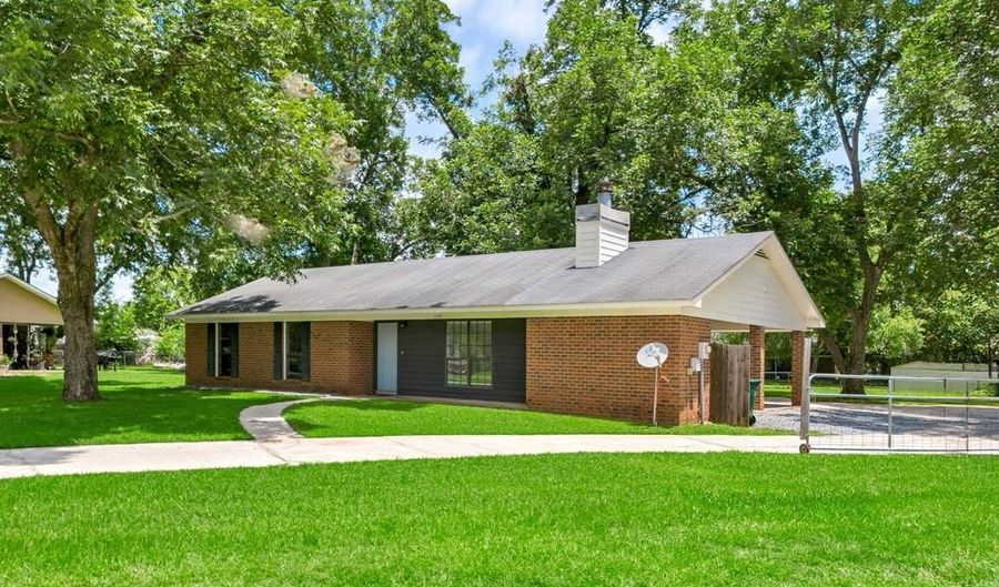 109 Winners Ct, Albany, GA 31701 - 3 Beds, 2 Bath