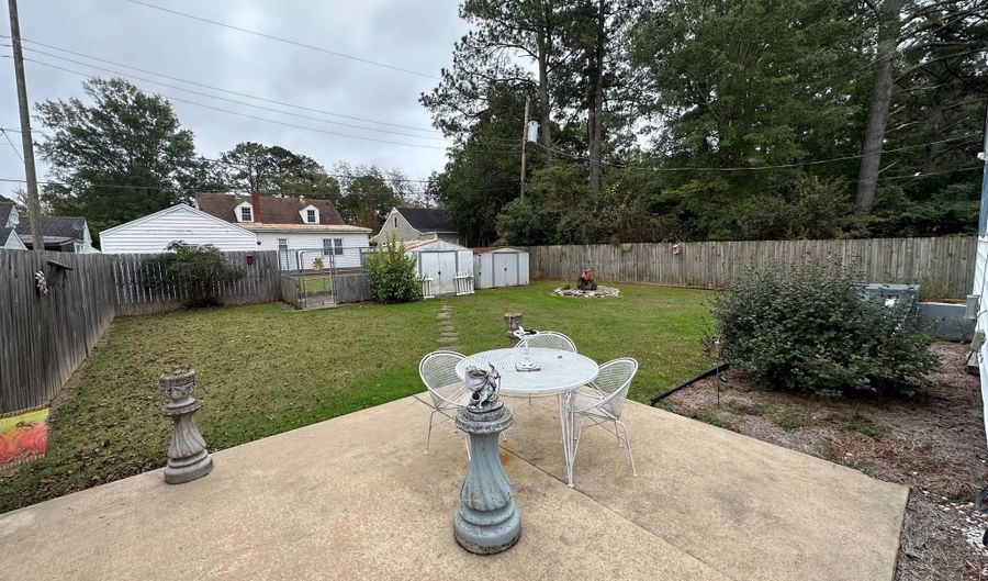 916 N Pembroke Ave, Ahoskie, NC 27910 - 3 Beds, 2 Bath