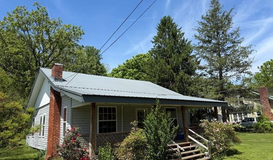 110 Fisher St, Andrews, NC 28901 - 3 Beds, 1 Bath