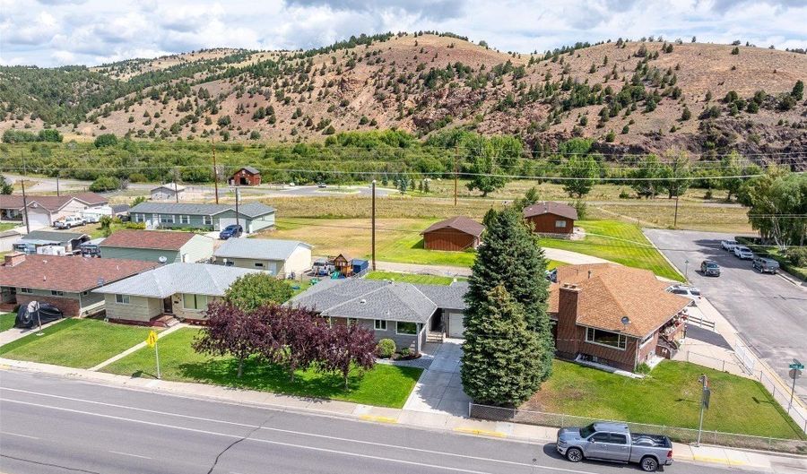 2002 W Park, Anaconda, MT 59711 - 3 Beds, 1 Bath