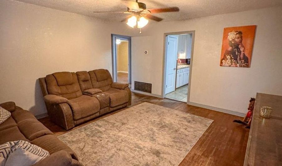 405 Mariposa St, Carlsbad, NM 88220 - 3 Beds, 2 Bath