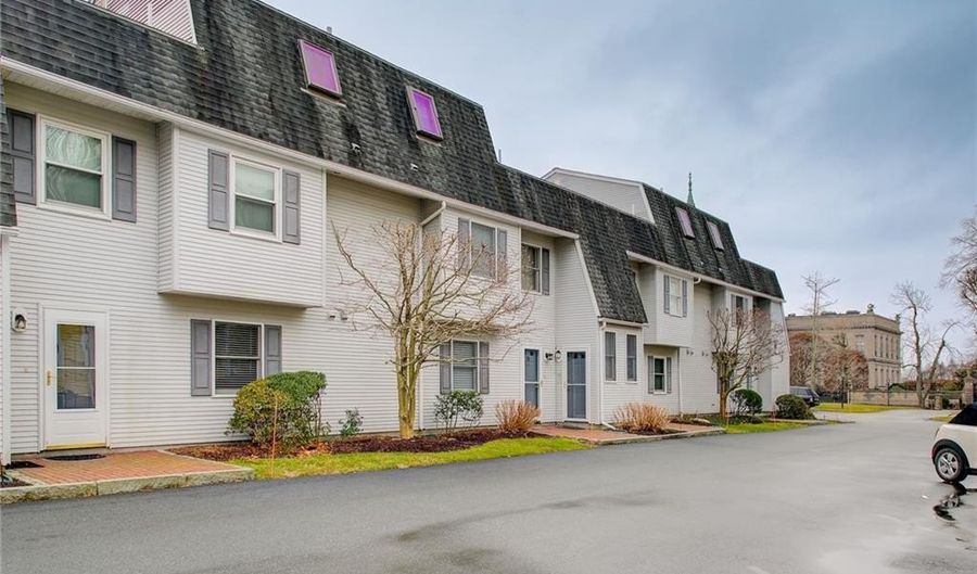 364 Bellevue Ave 4-D, Newport, RI 02840 - 1 Beds, 1 Bath