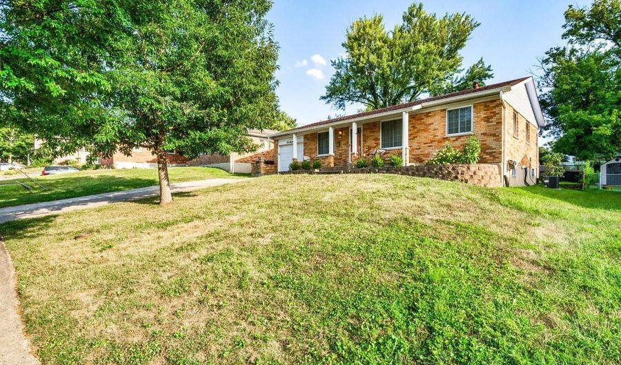 1016 Anderson Hills Dr, Anderson Twp., OH 45230 - 3 Beds, 2 Bath