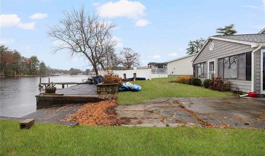 422 Shady Valley Rd, Coventry, RI 02816 - 2 Beds, 1 Bath