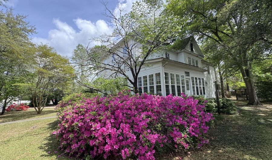 5 S Rosemary Ave, Andrews, SC 29510 - 6 Beds, 4 Bath
