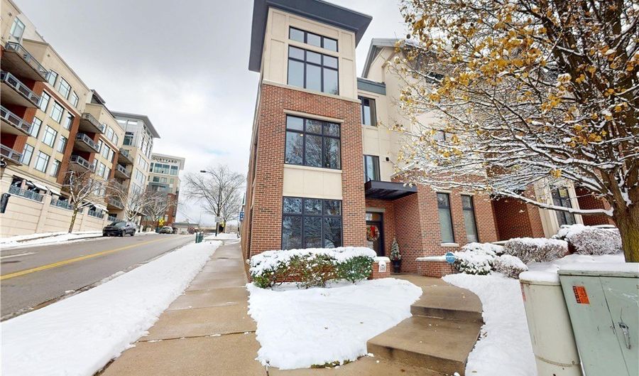 121 N Howard St, Akron, OH 44308 - 2 Beds, 3 Bath