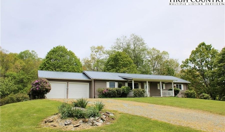 762 George Eggers Rd, Banner Elk, NC 28604 - 3 Beds, 2 Bath