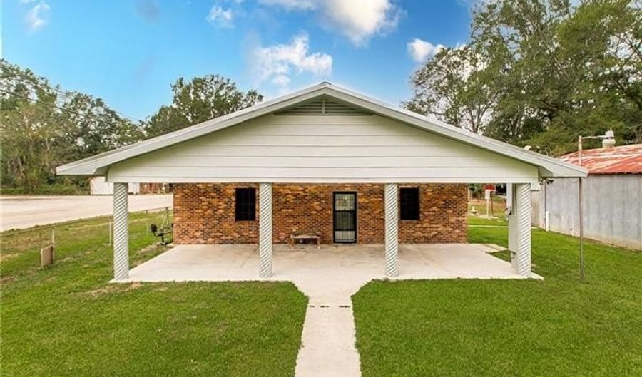 1649 FRONT St, Bogalusa, LA 70427 - 3 Beds, 2 Bath
