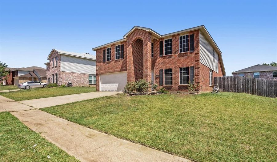 935 Dunkirk Ln, Arlington, TX 76017 4 Beds, 3 Baths, Single Family