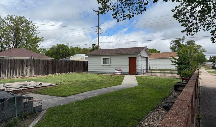 302 Cedar Ave, Akron, CO 80720 - 2 Beds, 1 Bath