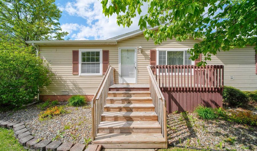 704 Hidden River Dr, Adrian, MI 49221 - 3 Beds, 2 Bath