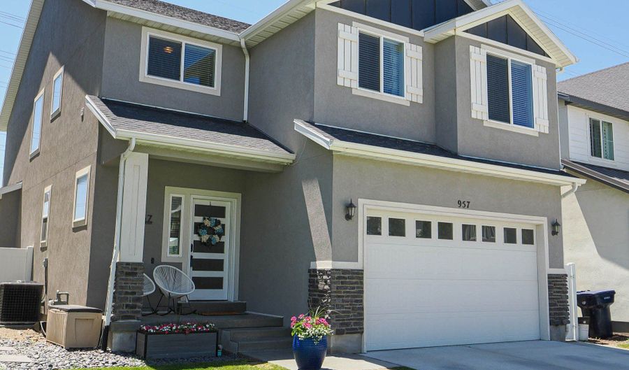 957 W MCKENNA, Bluffdale, UT 84065 - 6 Beds, 4 Bath
