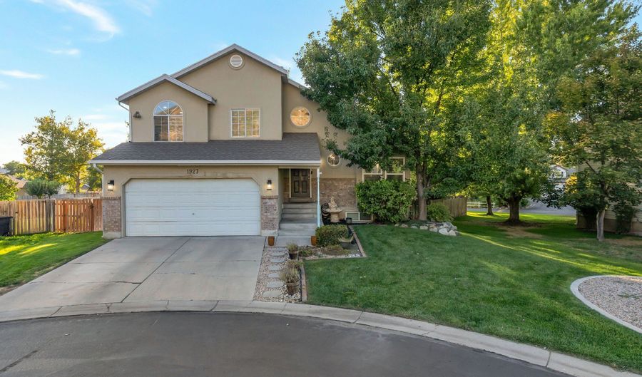 1927 N 450 W, Centerville, UT 84014 - 4 Beds, 2 Bath