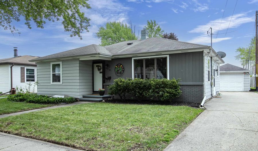 1819 W COMMERCIAL St, Appleton, WI 54914 - 4 Beds, 2 Bath