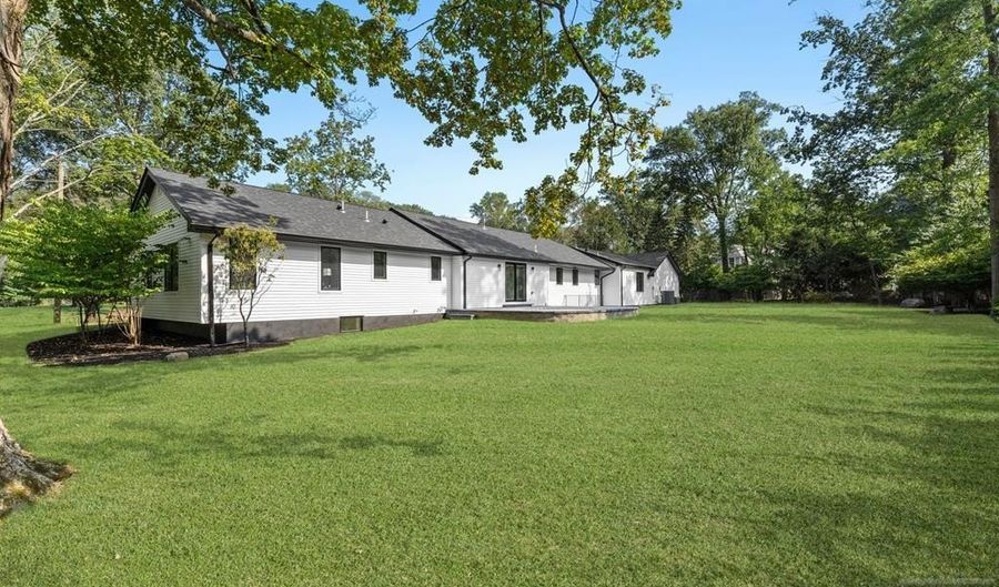 35 Stone Fence Rd, Allendale, NJ 07436 - 5 Beds, 4 Bath