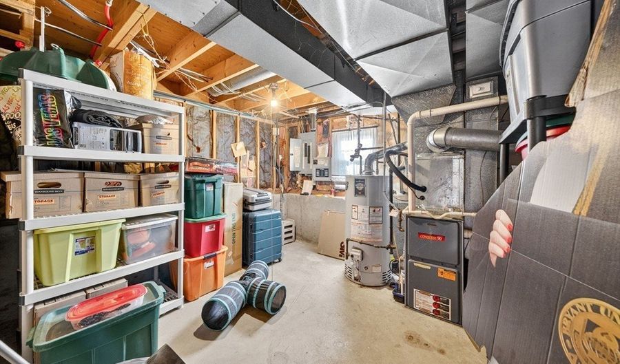 27 High St, Bellingham, MA 02019 - 3 Beds, 2 Bath