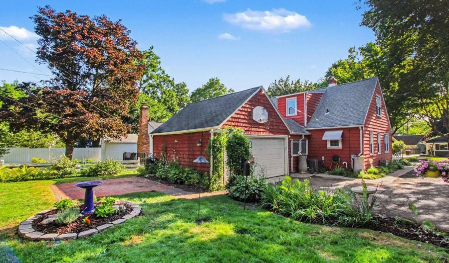 711 Linda Vista St, Ann Arbor, MI 48103 - 3 Beds, 2 Bath