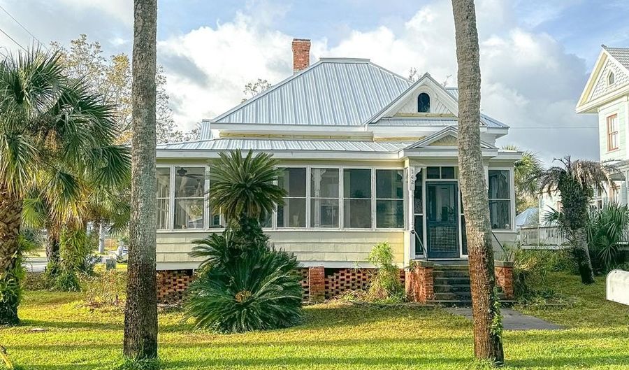 142 4th St, Apalachicola, FL 32320 - 1 Beds, 2 Bath