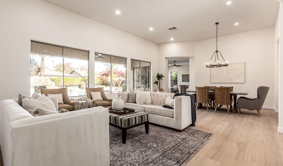 940 W MACAW Dr, Chandler, AZ 85286 - 5 Beds, 4 Bath