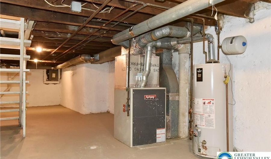 165 W Pine St, Allentown, PA 18102 - 3 Beds, 2 Bath