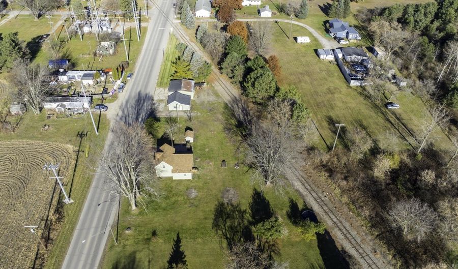 2649 Sherman Rd, Applegate, MI 48401 - 3 Beds, 1 Bath