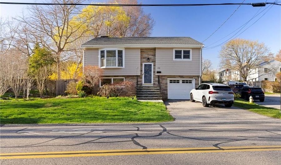 132 Ruggles Ave, Newport, RI 02840 - 4 Beds, 3 Bath