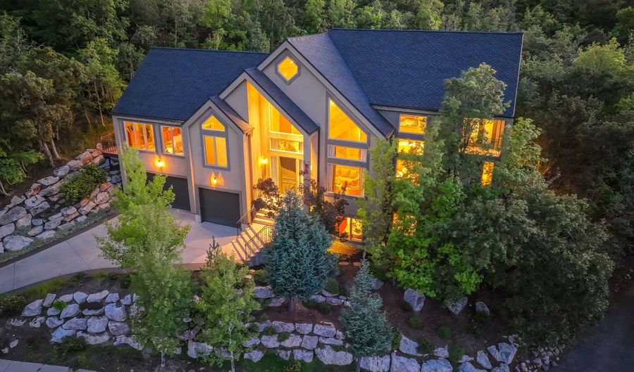 2392 S CAVE Holw E, Bountiful, UT 84010 - 4 Beds, 2 Bath