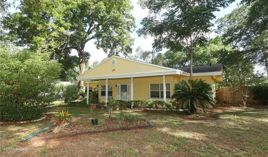 317 WHITE OAK Dr, Altamonte Springs, FL 32701 - 2 Beds, 2 Bath