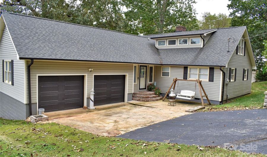 117 Sunrise Pt, Badin Lake, NC 28127 - 4 Beds, 2 Bath