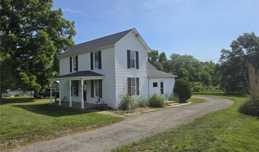 18916 166th St, Basehor, KS 66007 - 3 Beds, 1 Bath
