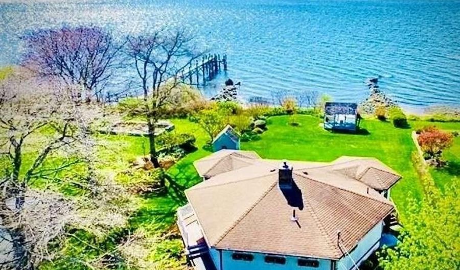 213 Seaside Dr, Jamestown, RI 02835 - 3 Beds, 2 Bath