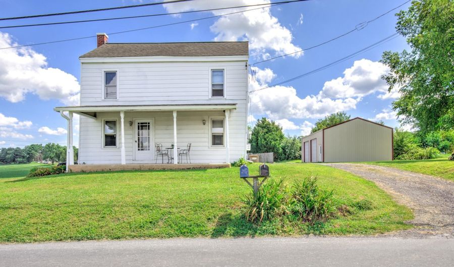 204 RONEYS CORNER Rd, Oxford, PA 19363 - 2 Beds, 2 Bath
