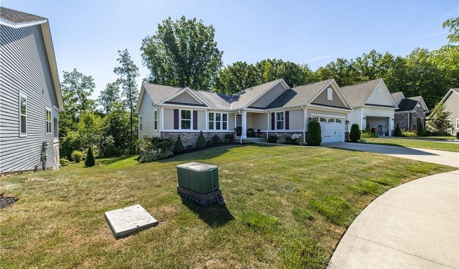 820 Sunrise Cir, Aurora, OH 44202 - 3 Beds, 2 Bath