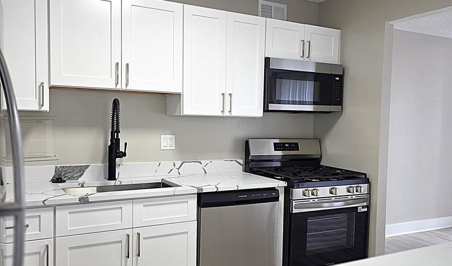 1836 METZEROTT Rd 427, Adelphi, MD 20783 - 2 Beds, 2 Bath