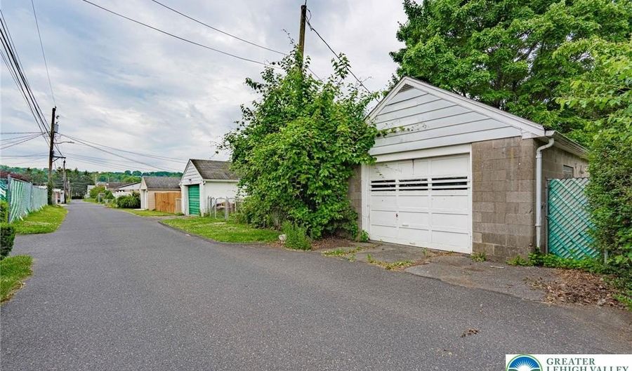 731 N Kearney St, Allentown, PA 18109 - 4 Beds, 2 Bath