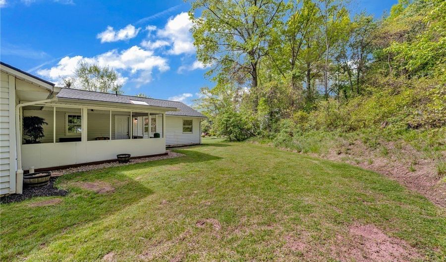 130 Graybark Ln, Amherst, OH 44001 - 3 Beds, 2 Bath