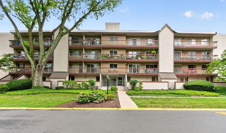 7400 LAKEVIEW Dr #N203, Bethesda, MD 20817 - 3 Beds, 2 Bath