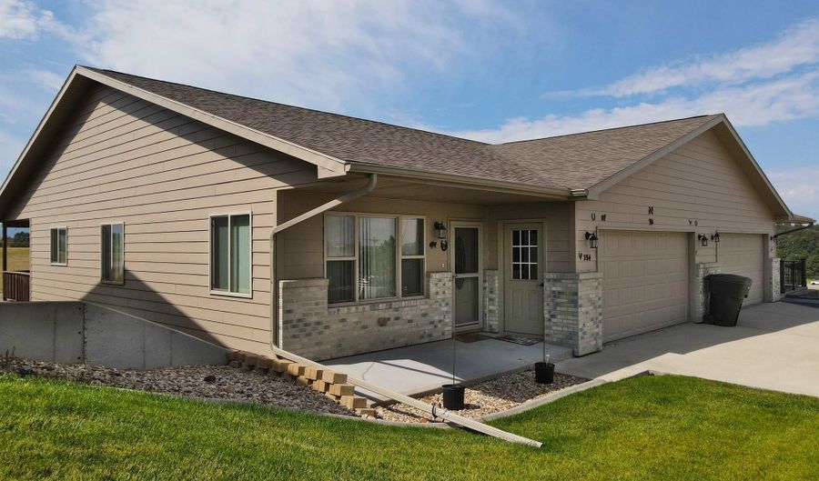 354 Red Rock Cir, Belle Fourche, SD 57717 - 3 Beds, 3 Bath