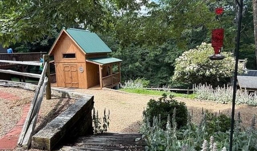 88 Covered Bridge Rd, Banner Elk, NC 28604 - 2 Beds, 1 Bath
