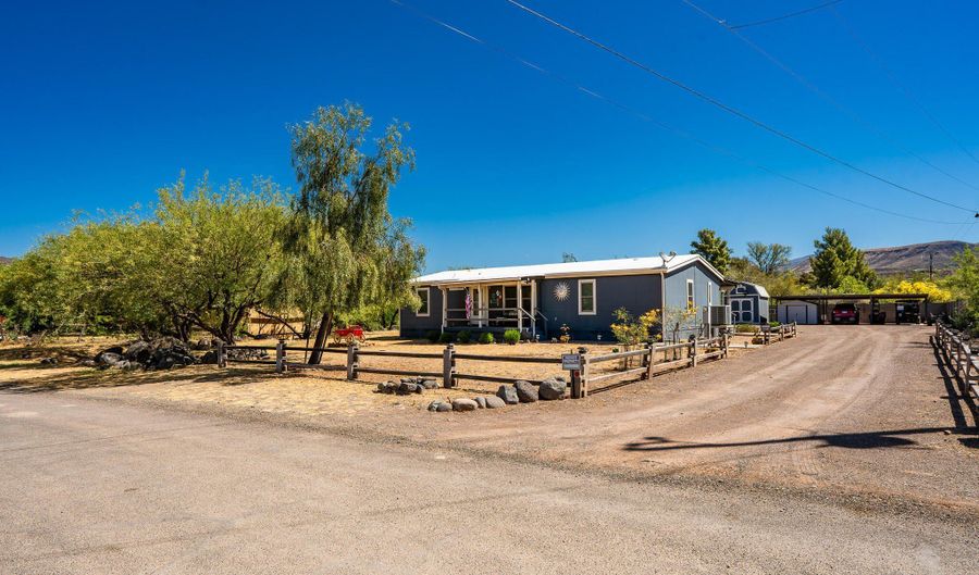 33701 S PARK Ln, Black Canyon City, AZ 85324 - 3 Beds, 2 Bath