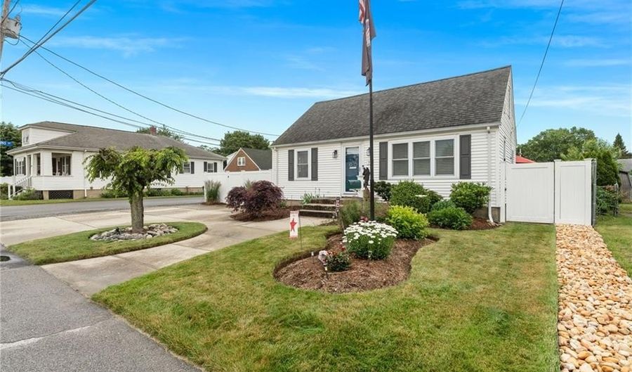 32 Waterman Ave, Johnston, RI 02919 - 3 Beds, 2 Bath