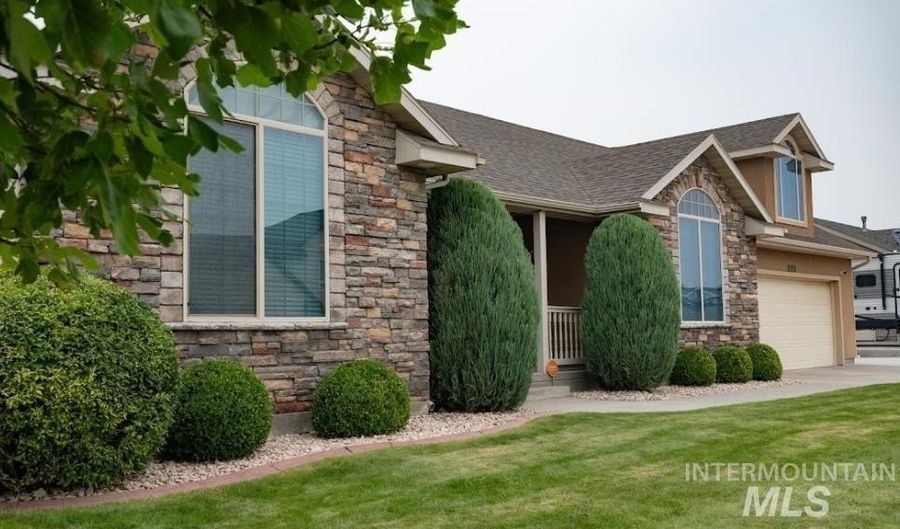 1030 Oakwood St, Burley, ID 83318 - 3 Beds, 2 Bath