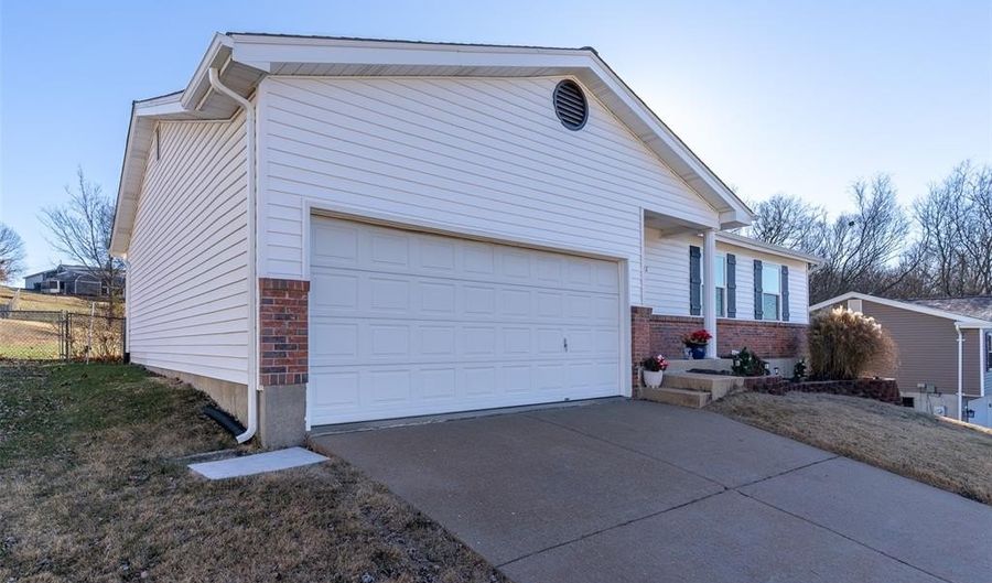 722 Sur Vista Dr, Arnold, MO 63010 - 3 Beds, 3 Bath
