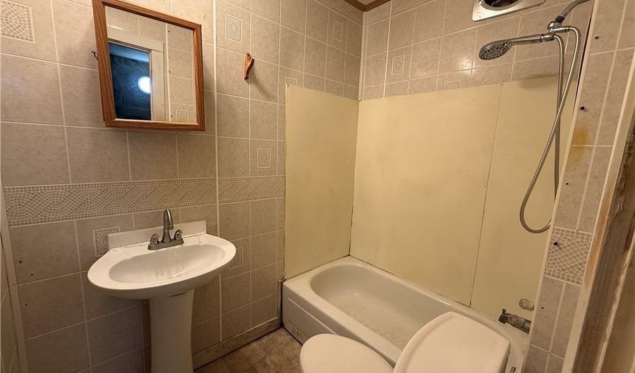 701 N Hundley St, Albany, MO 64402 - 4 Beds, 2 Bath