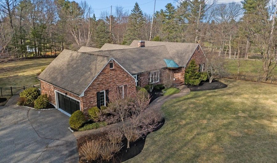 12 Alonesos Way, Andover, MA 01810 - 4 Beds, 3 Bath