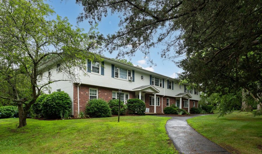 22 College St APT 3, Clinton, CT 06413 - 2 Beds, 1 Bath