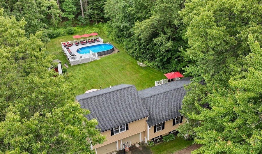 51 Palomino Ln, Bedford, NH 03110 - 3 Beds, 2 Bath